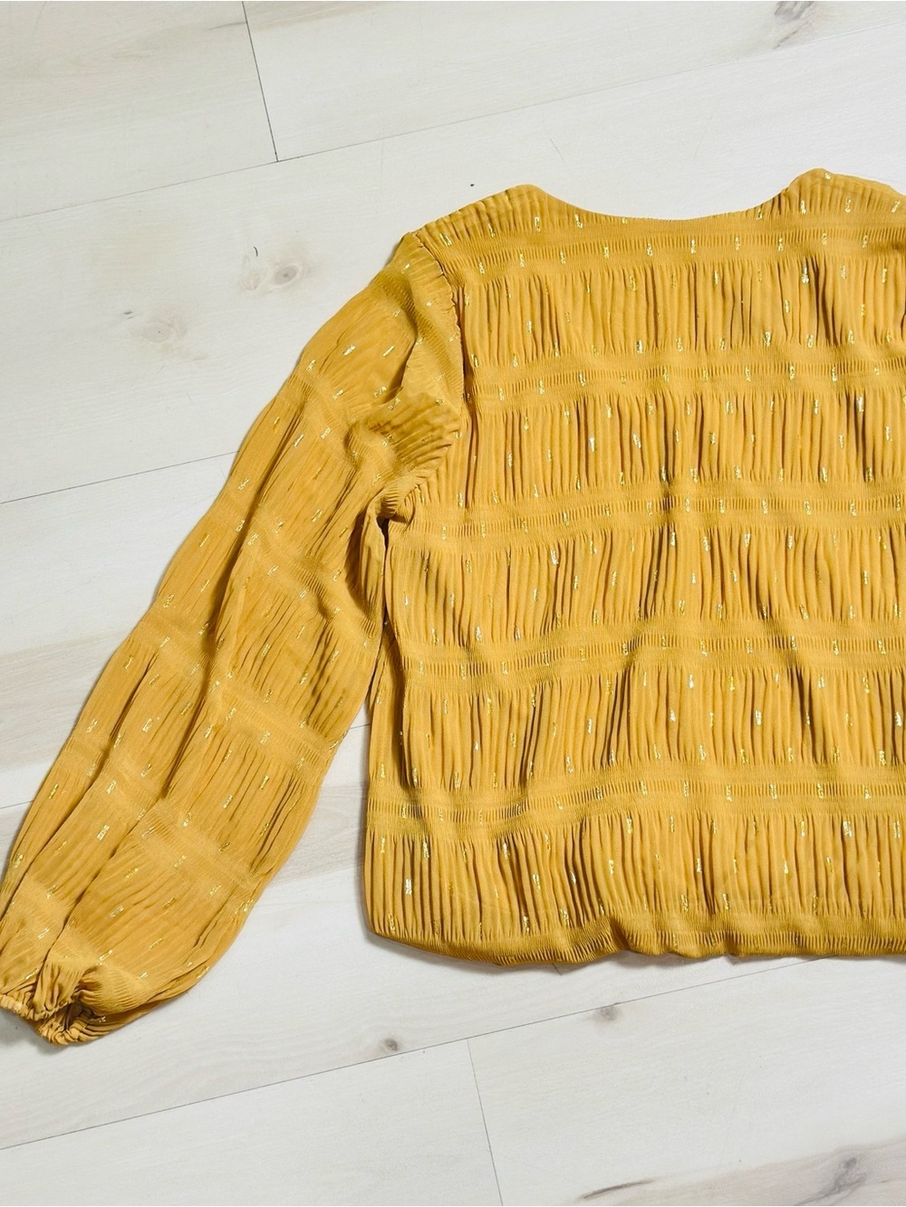 ASTR the Label gold metallic pattern long sleeve chic sheer bubble blouse top M - Picture 7 of 10